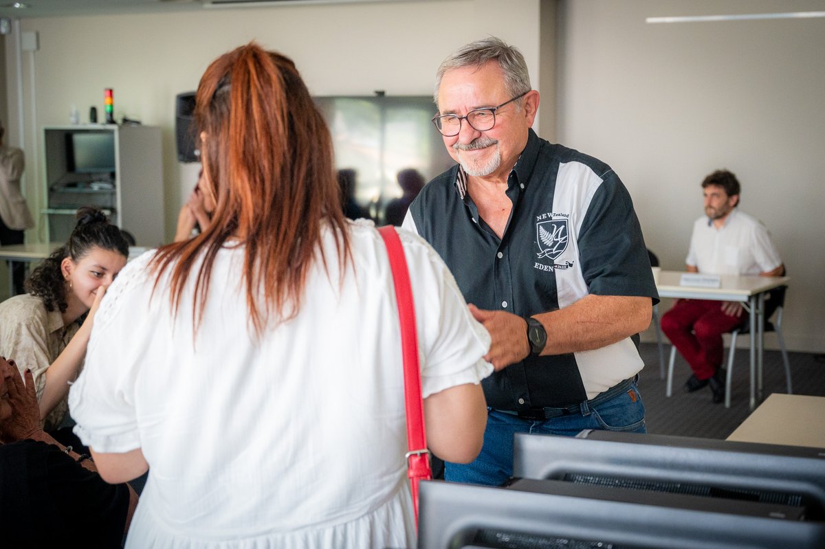 GrandAvignon's tweet photo. 💻 Un don d’ordinateurs pour connecter les femmes du Grand Avignon 👉 https://t.co/drwv5Y5TlL
#FemmesConnectees #ContratDeVille https://t.co/vph3d1CGxF