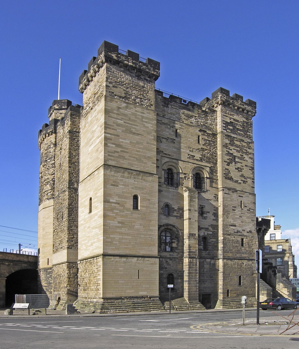 LandsknechtPike's tweet photo. This imposing keep was built between 1172 and 1177 as part of the castle which gave the city of Newcastle upon Tyne its name!

It's incredible that it still stands as a railway viaduct was built next to it in 19th century and most of what was left of the castle was demolished. https://t.co/j3iAXVLZIY