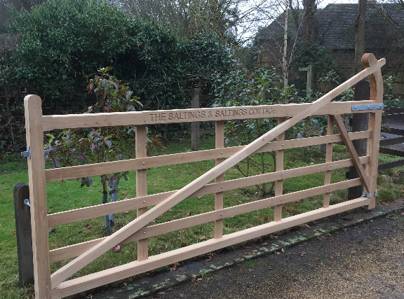 WLWESTSONS's tweet image. Signposts, gates, house signs and even items like chopping boards can be engraved using our CNC machine! Contact us about your project to see how we can help - call 01798 861611 or email sales@wlwest.co.uk #oak #cncworkshop #timber #design #engravedtimber #hardwood