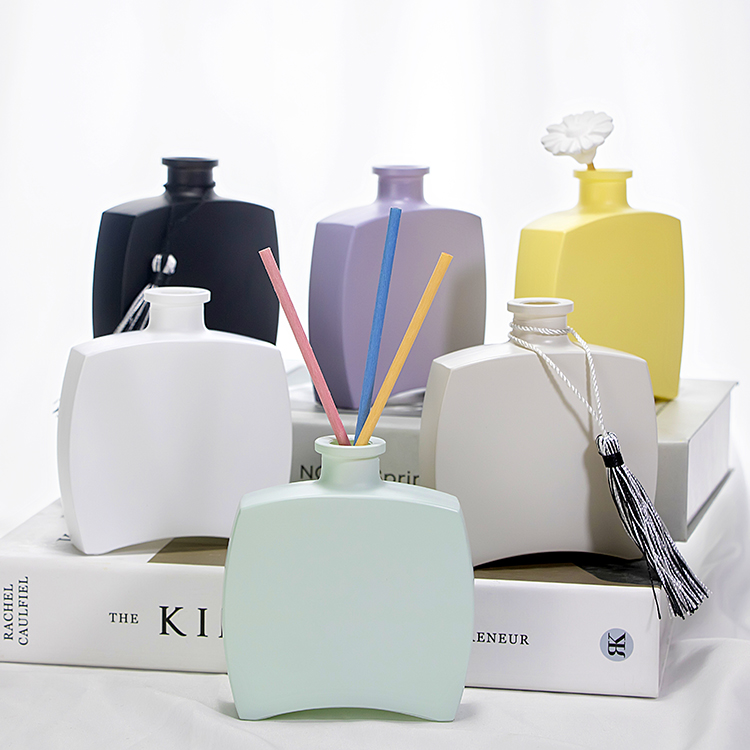 LEO57873094's tweet photo. 100ml
#manufacturer #customized #glassbottle #fragrance #container #processing #luxury #colors #wine #logos
#glasswear #aroma #aromatherapy #scentsy #perfume #fragrance #china #packaging #glasscontainer #nailpolish #cosmetic #diffuser #skincare #skincareproducts https://t.co/70oVSJOwbV