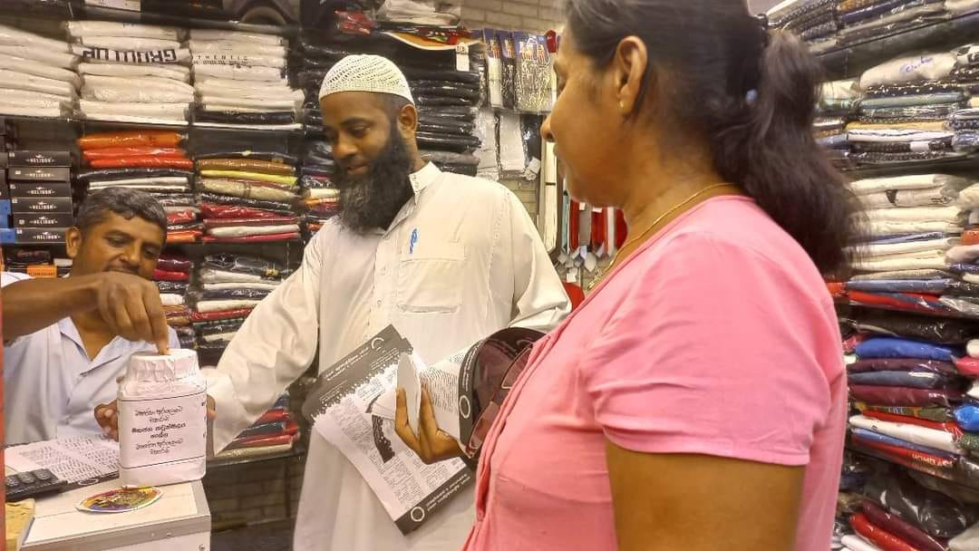 Marking one year since the people's uprising; Yesterday, the Galle People's Council distributed leaflets and stickers on building people's power, in #Galle town.

#lka #SriLanka #Aragalaya #PowerToThePeople #PeoplesPower #PoliticsLK #PeoplesCouncils
