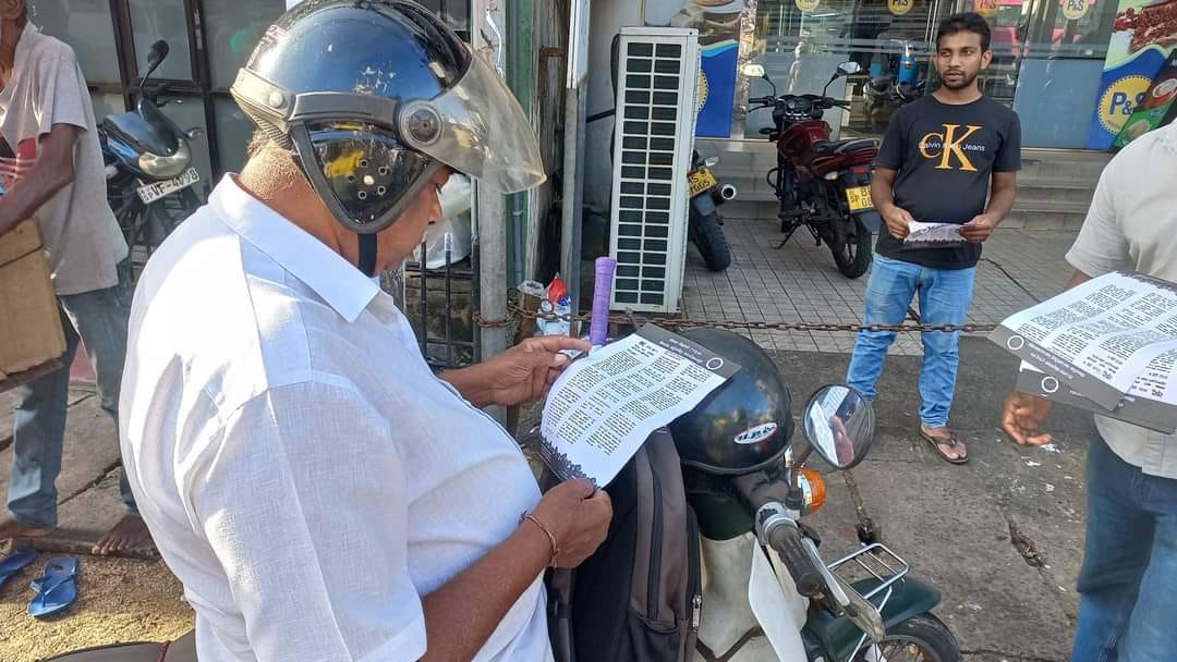 MPCSriLanka's tweet photo. Marking one year since the people's uprising; Yesterday, the Galle People's Council distributed leaflets and stickers on building people's power, in #Galle town.

#lka #SriLanka #Aragalaya #PowerToThePeople #PeoplesPower #PoliticsLK #PeoplesCouncils https://t.co/0tzM4ulB4K
