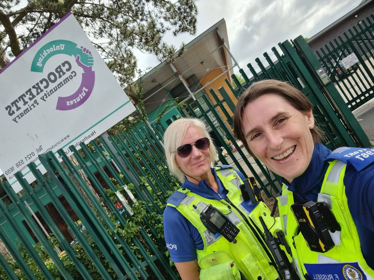 SmethwickWMP's tweet image. PCSO's Linda &amp;amp; Fay on early morning school parking patrol. #weekofaction @SWPartnerships @SandwellPolice @sandwellcouncil