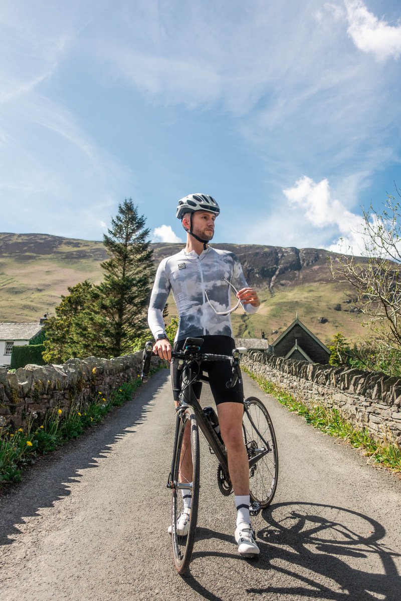 SanticCycling's tweet photo. π Summer vibes and endless miles await! π΄π΄ββοΈ Get ready to pedal through sunny days and experience the freedom of the open road. π Where will your bike take you this summer? Share your favorite routes below! ππΊ
#santic #cyclingclothes #bike #cyclingphotos #summercyclingkit https://t.co/woh1KcTXYQ
