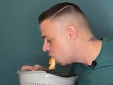 Foxx3PJ's tweet photo. Soutien à #alanfoodchallenge 
Un influenceur qui aura su percer sans avaler https://t.co/ctmdRyTUlT