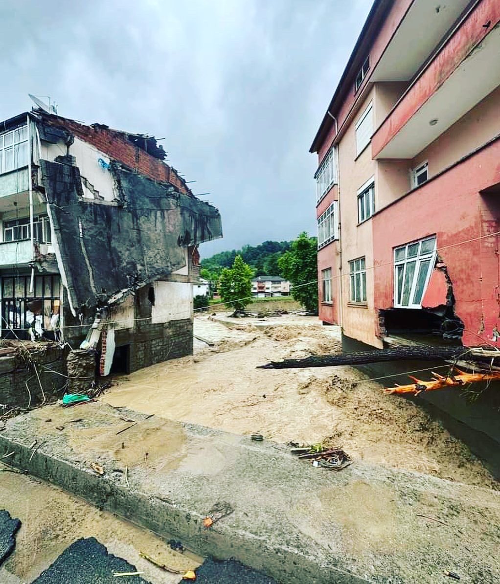 BeycumaCpal's tweet photo. Beycuma beldemizde yaşanan sel felaketi…Tüm belde halkımıza geçmiş olsun @TC_Zonguldak @ZonguldakMEM @zuleyhaaldogan https://t.co/bCRN3OLodi