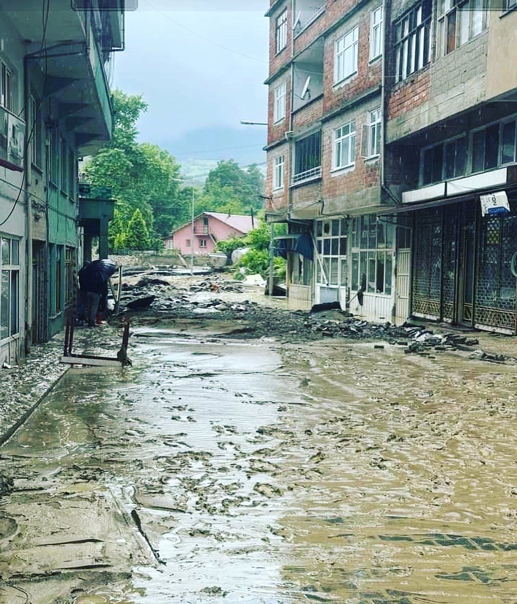 BeycumaCpal's tweet photo. Beycuma beldemizde yaşanan sel felaketi…Tüm belde halkımıza geçmiş olsun @TC_Zonguldak @ZonguldakMEM @zuleyhaaldogan https://t.co/bCRN3OLodi