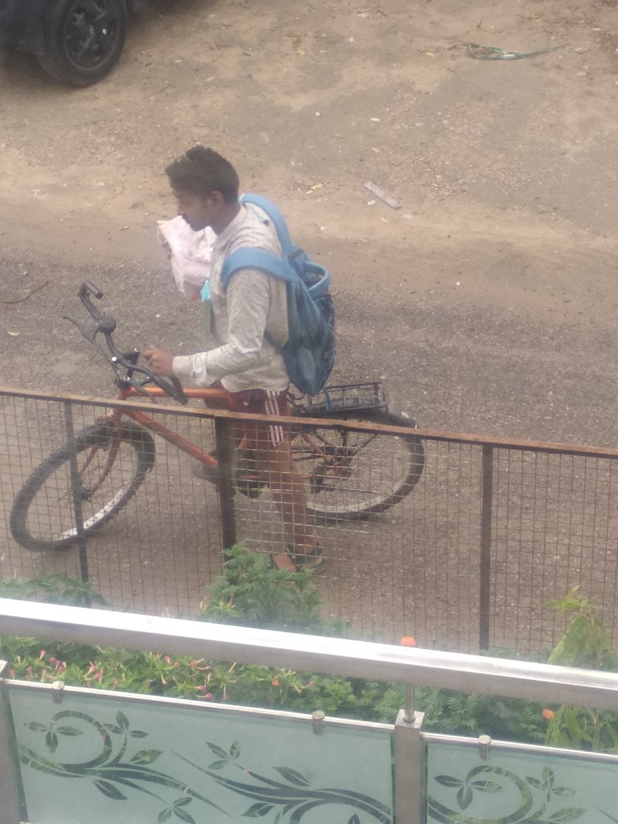 nanu2229's tweet photo. ordered food from swiggy just 1.5 km from home.was so pissed coz taking time for such short distance.then I saw a boy on bicycle riding with one hand and holding my food packet in one hand and even it was raining.
kudos to the boy's spirit..bravo🙏 @Swiggy @SwiggyCares @zomato https://t.co/vTJoxbM0rG