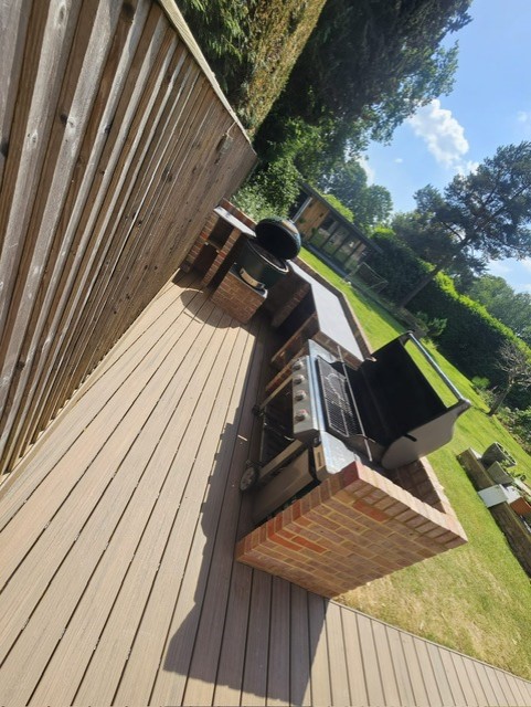 LordsBuildersM's tweet image. Amazing craftsmanship from Luke Belson Landscaping! ⭐ Great to see our products used in such fantastic projects!

#customerproject #timber #buildingmerchants #carpentry #decking #deckingboard