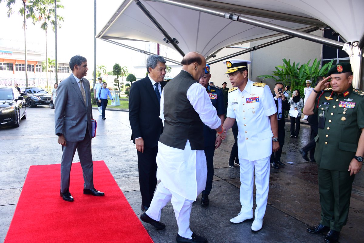 tldm_rasmi's tweet image. Laksamana Tan Sri Abdul Rahman bin Ayob antara barisan pengurusan Tertinggi ATM yang menyambut kedatangan Menteri Pertahanan India, TYT Shri Rahnath Singh sempena lawatan rasmi ke Wisma Pertahanan.
#MinDefUpdate