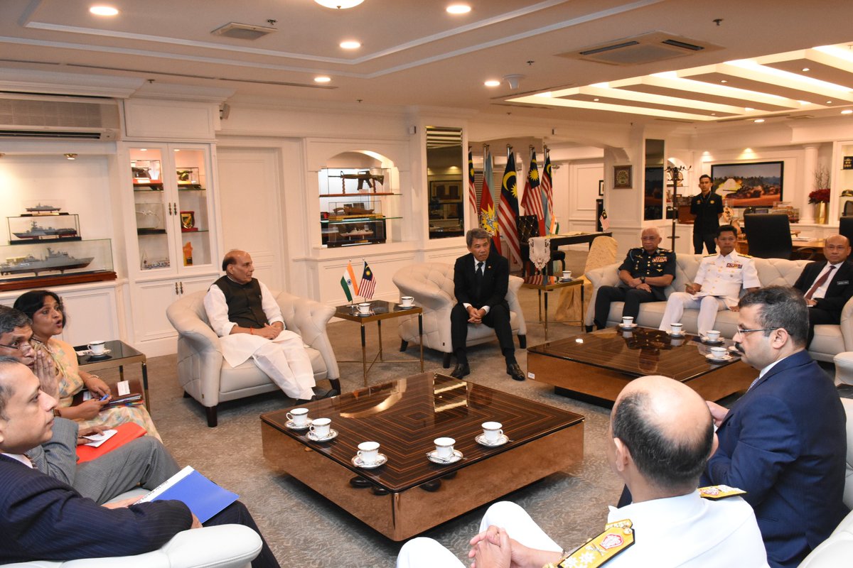 tldm_rasmi's tweet image. Laksamana Tan Sri Abdul Rahman bin Ayob antara barisan pengurusan Tertinggi ATM yang menyambut kedatangan Menteri Pertahanan India, TYT Shri Rahnath Singh sempena lawatan rasmi ke Wisma Pertahanan.
#MinDefUpdate