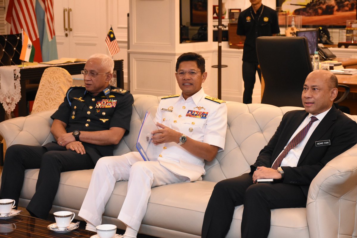 tldm_rasmi's tweet image. Laksamana Tan Sri Abdul Rahman bin Ayob antara barisan pengurusan Tertinggi ATM yang menyambut kedatangan Menteri Pertahanan India, TYT Shri Rahnath Singh sempena lawatan rasmi ke Wisma Pertahanan.
#MinDefUpdate