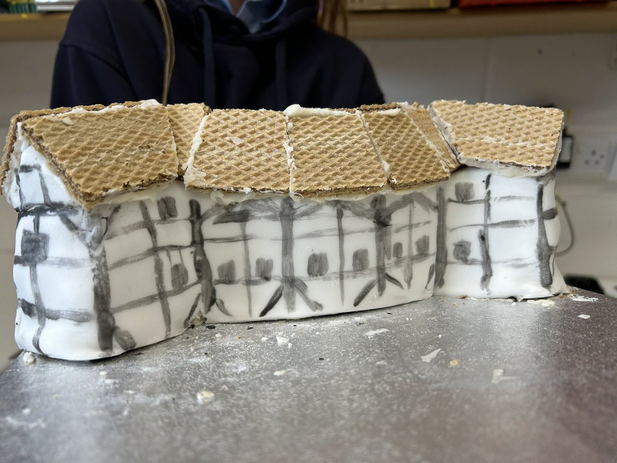 Globe Theatre Homework in year7… one very proud student made his from CAKE!! <a href="/KEVICC/">King Edward VI Community College</a> it amazes me how much our students and parents go above and beyond @KEVICCparents