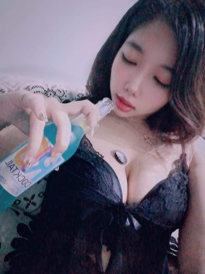 哥哥～喝酒吗？
我喝酒 你喝奶哟～🥵🥵