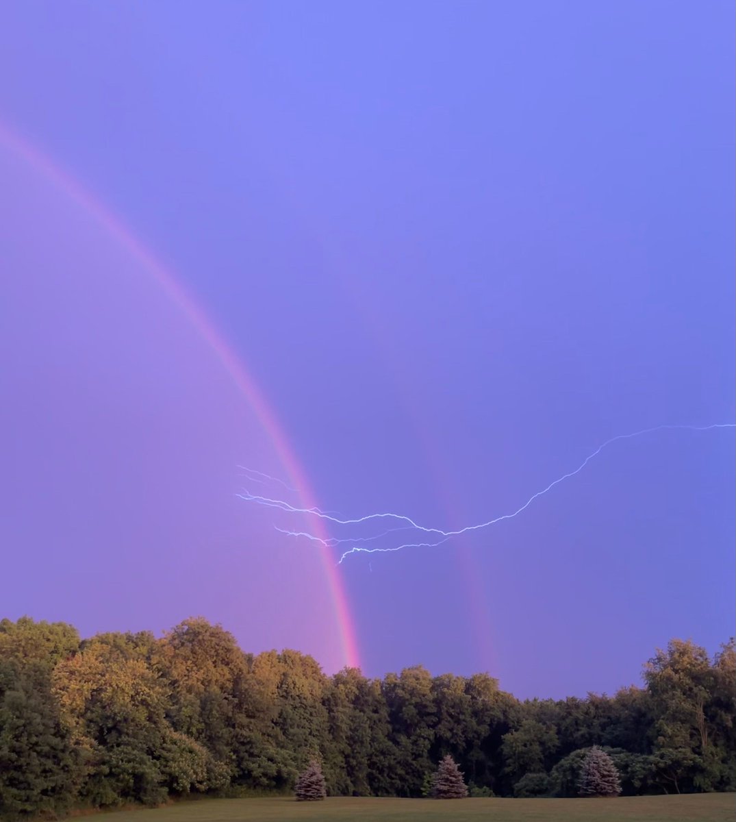 CNYCentral's tweet image. Thunderbolts and rainbows — a spectacular photo taken in Baldwinsville (📸: Mallory Contini). Keep the photos coming! Share your photos with us here: CNYCentral.com/ChimeIn
#CaptureCNY #baldwinsville #baldwinsvilleny #lightning #doublerainbow #cny #centralny #centralnewyork