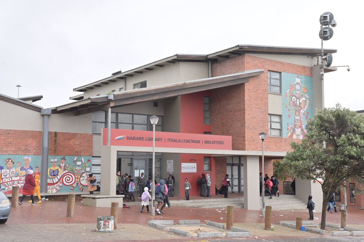 Our_DA's tweet photo. 📚 This is the DA-run City of Cape Town's library in Khayelitsha.

It is one of over 100 library and information service points, that not only lend books but provide access to electronic resources.

Get help registering to vote at https://t.co/RKwTXxdjGi

#PowerToTheRegistered https://t.co/WtrwdC7IQY