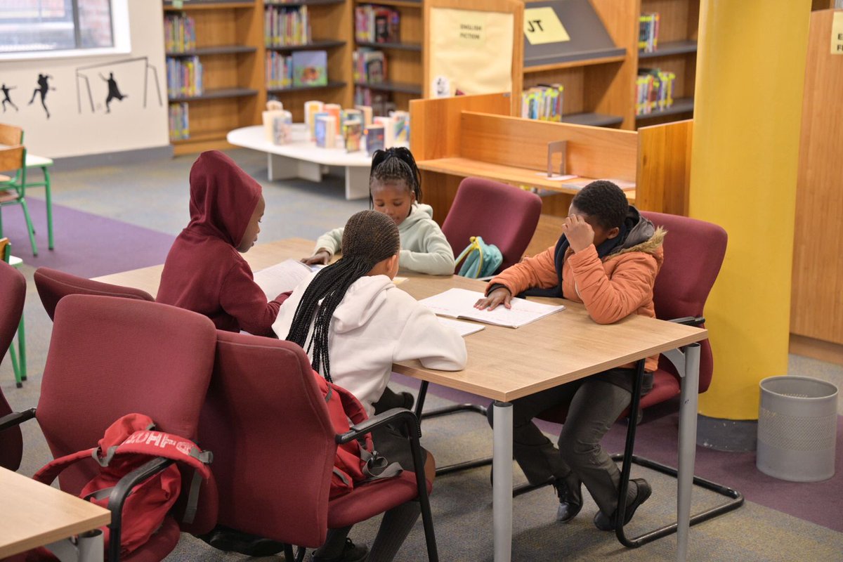 Our_DA's tweet photo. 📚 This is the DA-run City of Cape Town's library in Khayelitsha.

It is one of over 100 library and information service points, that not only lend books but provide access to electronic resources.

Get help registering to vote at https://t.co/RKwTXxdjGi

#PowerToTheRegistered https://t.co/WtrwdC7IQY