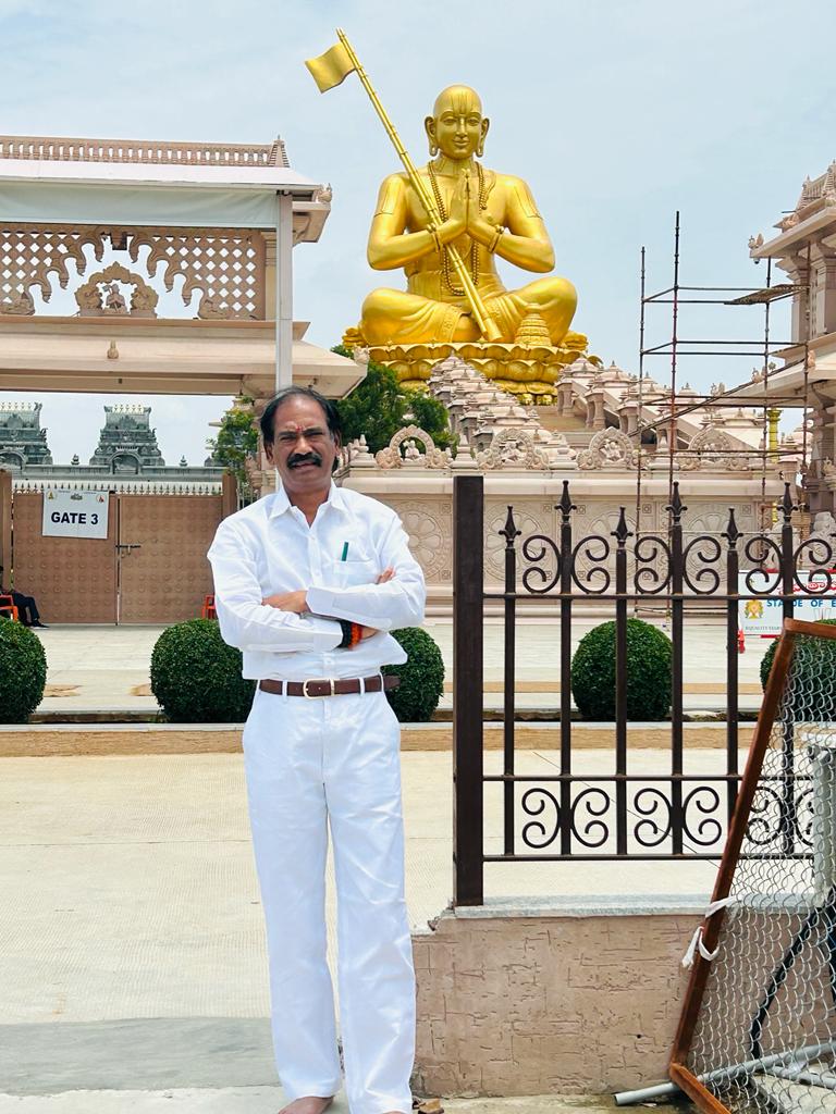 ShriSamiNathan's tweet photo. Visited the second tallest sitting statue at Shamshabad, Hyderabad @equalitystatue and Prayed for the well being of all to Shri #RamanujacharyaSwamy

@BJP4India @BJP4Puducherry https://t.co/IsHvtcG7RI