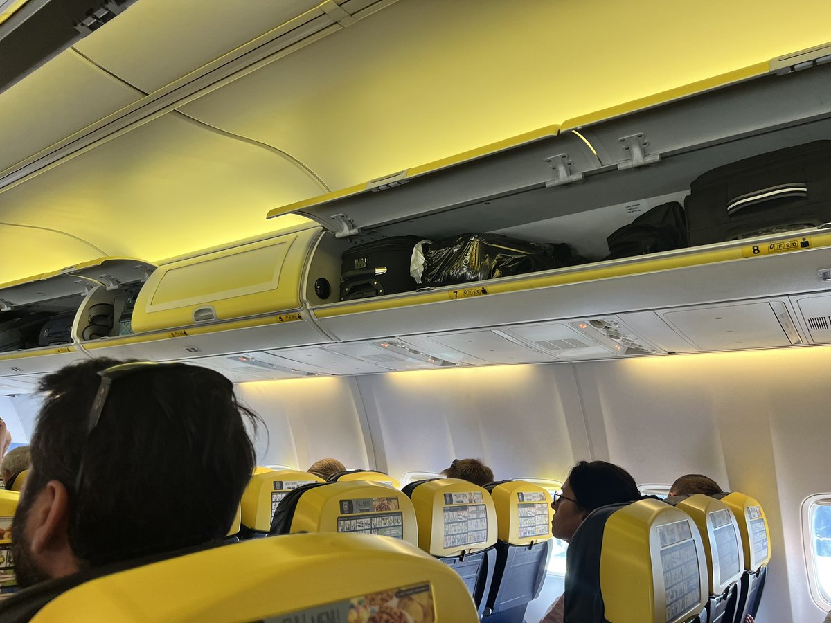 Much as I dislike the @Ryanair carry on policy, gotta say this is one of the only flights I've been on without a desperate & time consuming hustle for overhead bin space.