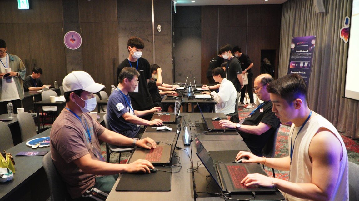 MetaCeneGame's tweet photo. ✅MetaCene game offline 1-hour try-out during @MIXMARVELGAME Korean Community Meetup. #MMORPG #Web3Gaming 

💬Would you meet MetaCene offline &amp; try it for 1 hour?⬇️ https://t.co/6Mi5tfUYJF