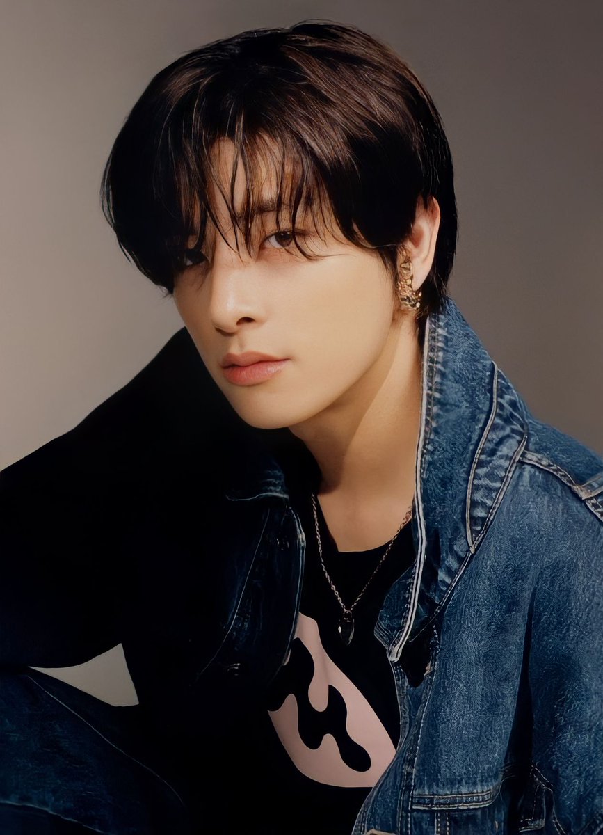 1115gallery's tweet photo. the visual is crazily fine 💥 #enhypen_jake https://t.co/je3gjJNEwg