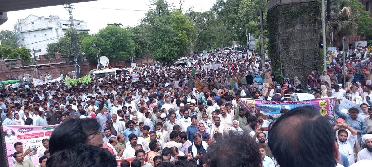 ostaaanii786's tweet photo. Salute to all those who r present at Lahore 

#چلو_چلو_لاہور_چلو https://t.co/nhzr1m1mDm