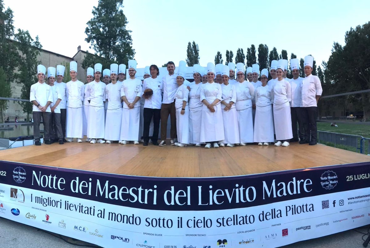 parmawelcomeoff's tweet photo. #ViviParma
🌞 Il panettone sotto il solleone?
A Parma tutto è possibile, soprattutto quando il protagonista è il cibo!
👑Il 24 luglio ci sarà la Notte dei Maestri del Lievito Madre, un appuntamento imperdibile!
👉Info: https://t.co/R38F6xPj1L https://t.co/NsoyUr2q1z