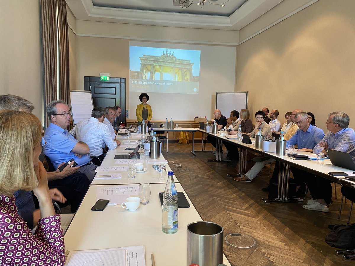 Markus Richter (@cio_bund) on Twitter photo Guter Austausch heute mit <a href="/KenzaAbbou/">Kenza Ait Si abbou</a> über #AI. Wichtig bleiben Transparenz, Robustheit, Fairness, Erklärbarkeit, Sicherheit. Vor allem bedarf es Mut zur Innovation. Be the change! Guter Austausch heute mit <a href="/KenzaAbbou/">Kenza Ait Si abbou</a> über #AI. Wichtig bleiben Transparenz, Robustheit, Fairness, Erklärbarkeit, Sicherheit. Vor allem bedarf es Mut zur Innovation. Be the change!