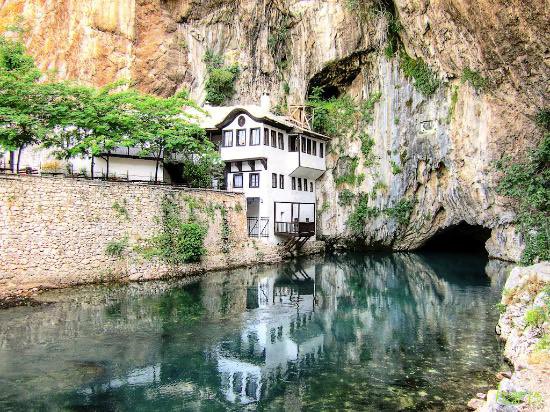 Balkan topraklarını İslamla şereflendiren serhat boylarının akıncıları delilleri alperenleri bu Dergaha gelip buradan el eman alıp yola devam ediyordu. YANİ ELVADA RUMELİ DEVRİ BİTTİ. ARTIK VER ELİNİ RUMELİ DİYORUZ.