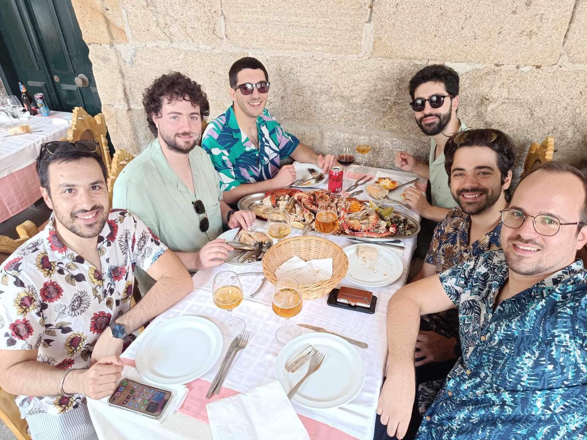 Quando o meme sobre comer marisco com os boys em Baiona se torna realidade