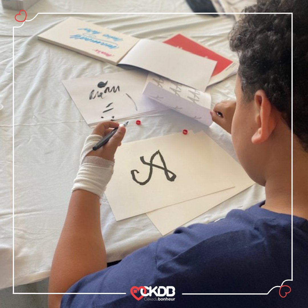 CEKEDUBONHEUR's tweet photo. ❤️‍🩹 Nous remercions l’artiste et calligraphe Priska @priska42 qui s'est rendu au CH de Villeneuve St Georges, où il a réalisé avec les jeunes patients un atelier de calligraphie, l’art d’écrire. https://t.co/NPxXAkZjXP