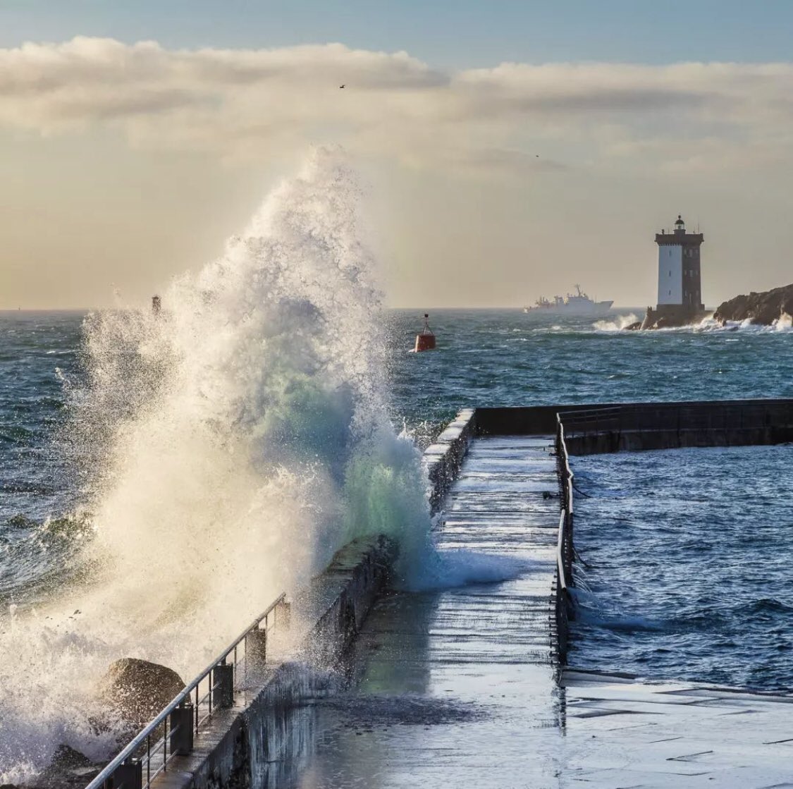 🌊 L’écume du jour 😉

#MagnifiqueBretagne #LeConquet

© Gabriel Reichert