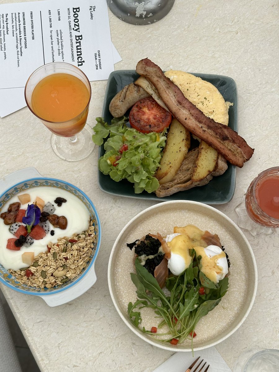 ChavinVin's tweet image. Sunday Brunch 🥓 @thefiglobby
มาเปลี่ยนบรรยากาศ กินอาหารเช้าที่ Art Restaurant ในโรงแรม the fig lobby 
กินข้าวพร้อมเสพ Art และดนตรี
ที่สำคัญ เค้าให้พาน้องๆ หมาแมว มาได้ด้วยนะ 🐶🐶
@aroii 
#boutiquehotel #artrestaurant #petsfriendly #playfuladults #houseofchipresents #thefiglobby