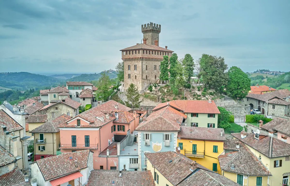 Sapevate che l'alto #Monferrato nei dintorni di #Ovada è una delle zone più castellate d'Italia? itinerariodiviaggio.com/cosa-vedere-a-… Castelli, chiese e borghi medievali tutti da scoprire!