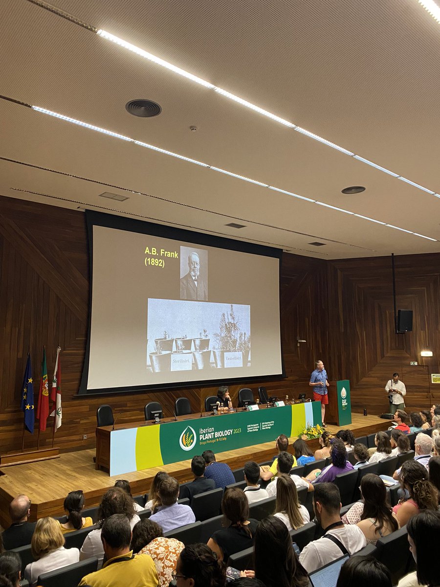 The first planetary session just started!
“Evolution of mycorrhizal symbiosis: fungal endophytism as a waiting room”
Marc-André Selosse, Muséum National d’Histoire Naturelle, Paris, France