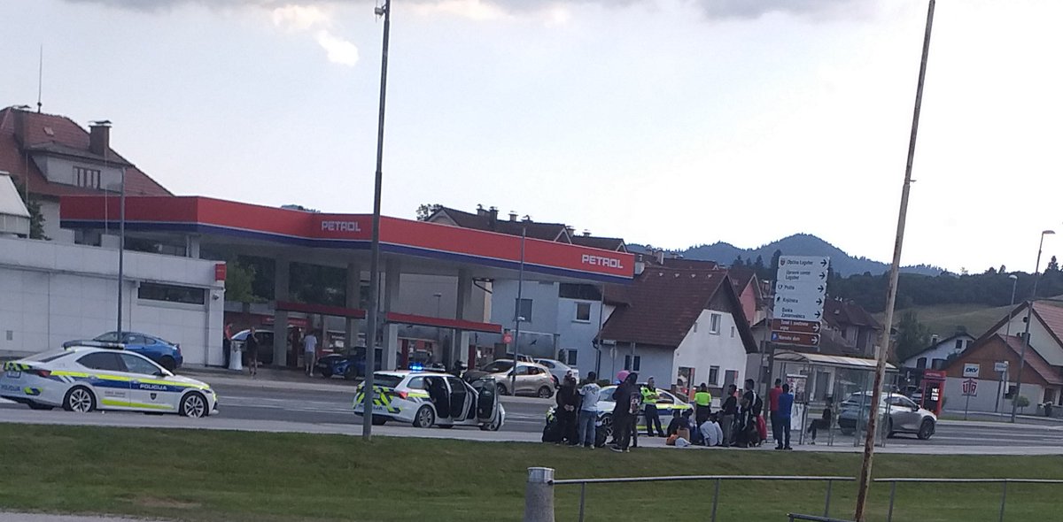 SlavkoSolce's tweet photo. So čakali sukičevo na avtobusni postaji cca 40 migrantov. https://t.co/blNMb9mQ62