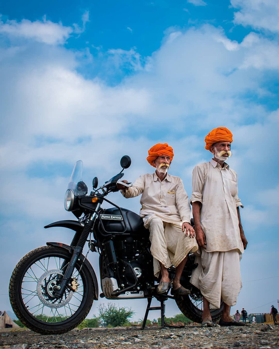 अभी तो ज़ौक़-ए-तलब में कमी नहीं आई 
अभी मिरा सफ़र-ए-बे-जिहात बाक़ी है 

- सलीम अहमद
