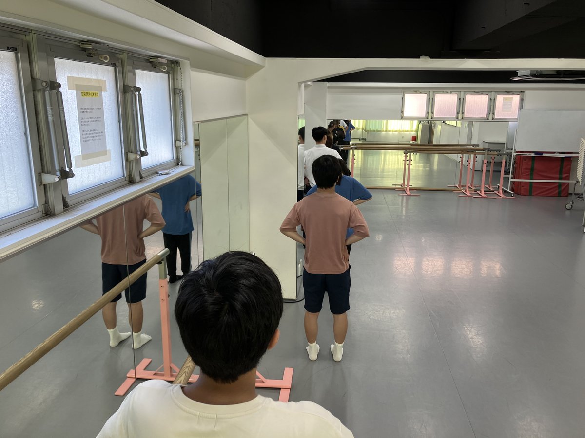 jaa_tokyo's tweet photo. 本日は週１スタイルの特別活動ウォーキング講座が実施されました！
生徒の皆さんも熱心に授業を聞き、楽しく正しい歩行と正しい姿勢について勉強しました。
私も参加し、とても有意義な時間を生徒と共有できました
週1スタイルの生徒は、次回は12月
きれいな歩行を忘れず、日々を元気に過ごしましょう https://t.co/Z4ip6T5toj