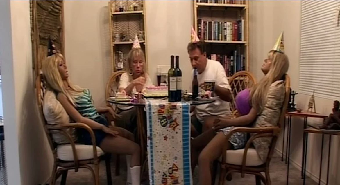 Pas très animé ce repas en famille mais au moins elles sont pas chiantes...