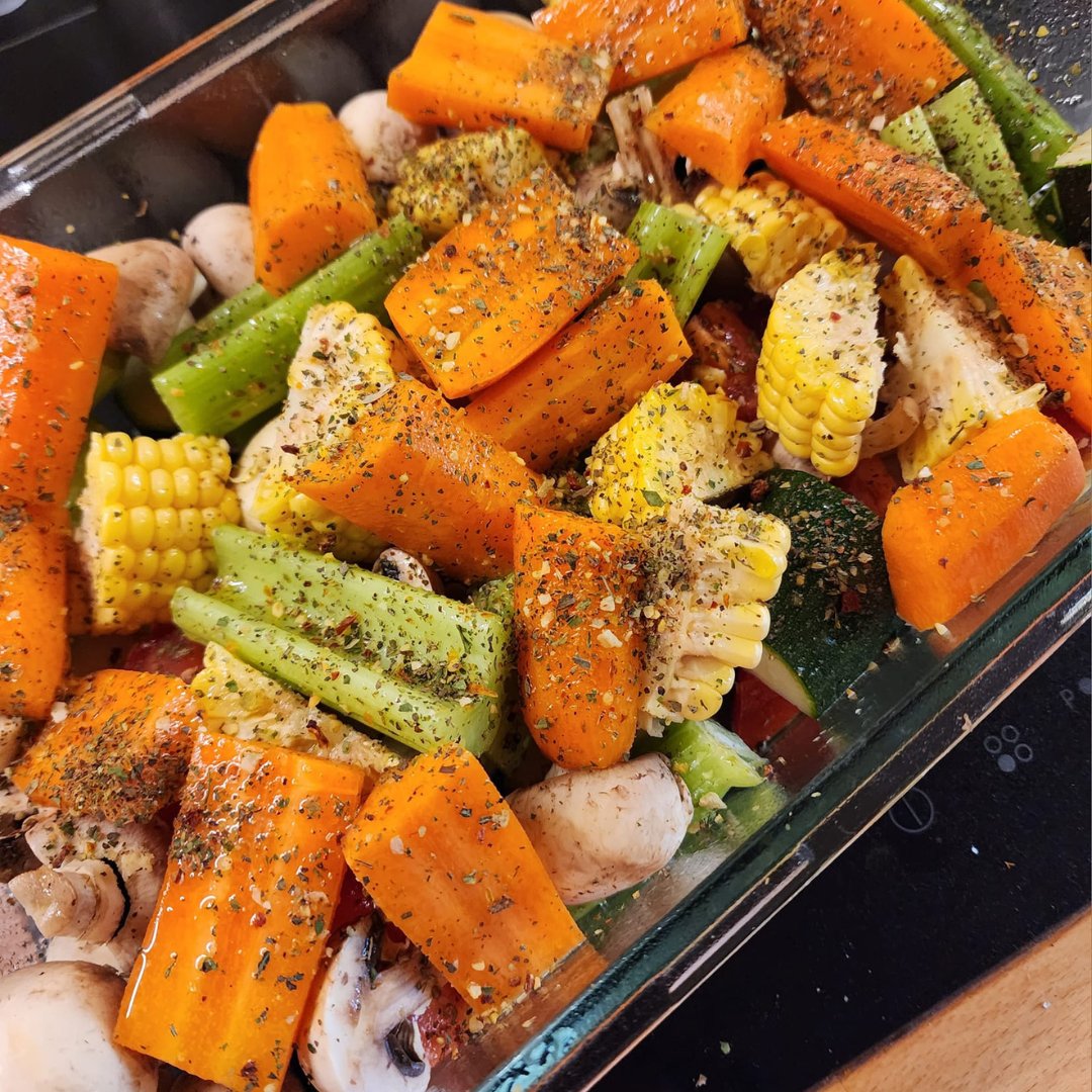 Roasting is one of the best ways to get the maximum flavour from vegetables; they will be golden and crisp on the outside, and soft and fluffy inside 🥕🌽🥦

📷 Credit to our member Michelle

If you want to get this recipe, click here 👉 bit.ly/43fa242