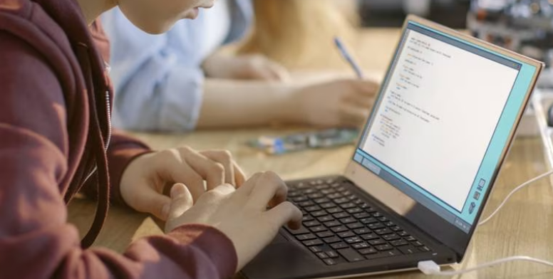 AILeaksNews's tweet photo. How to equip teenagers for a cutting-edge future? 🌟

 Join me in this thread to discover practical strategies and essential skills that will empower teenagers to thrive in an AI-powered world! Let's dive in. #AI #FutureReadyTeens https://t.co/5oR7ooG6v9