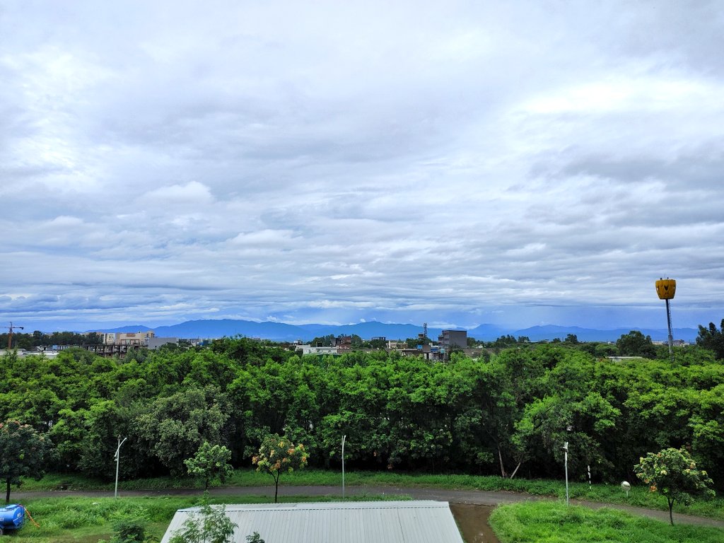 AmalGeoB's tweet photo. Over 400mm of rain poured in just 50 hours, the highest downpour in Mohali and Chandigarh. Stay safe and resilient. Photos from IISER mohali campus🙏🏾💧#Chandigarh #Heavyrainfall https://t.co/wJ0PdQaMVF