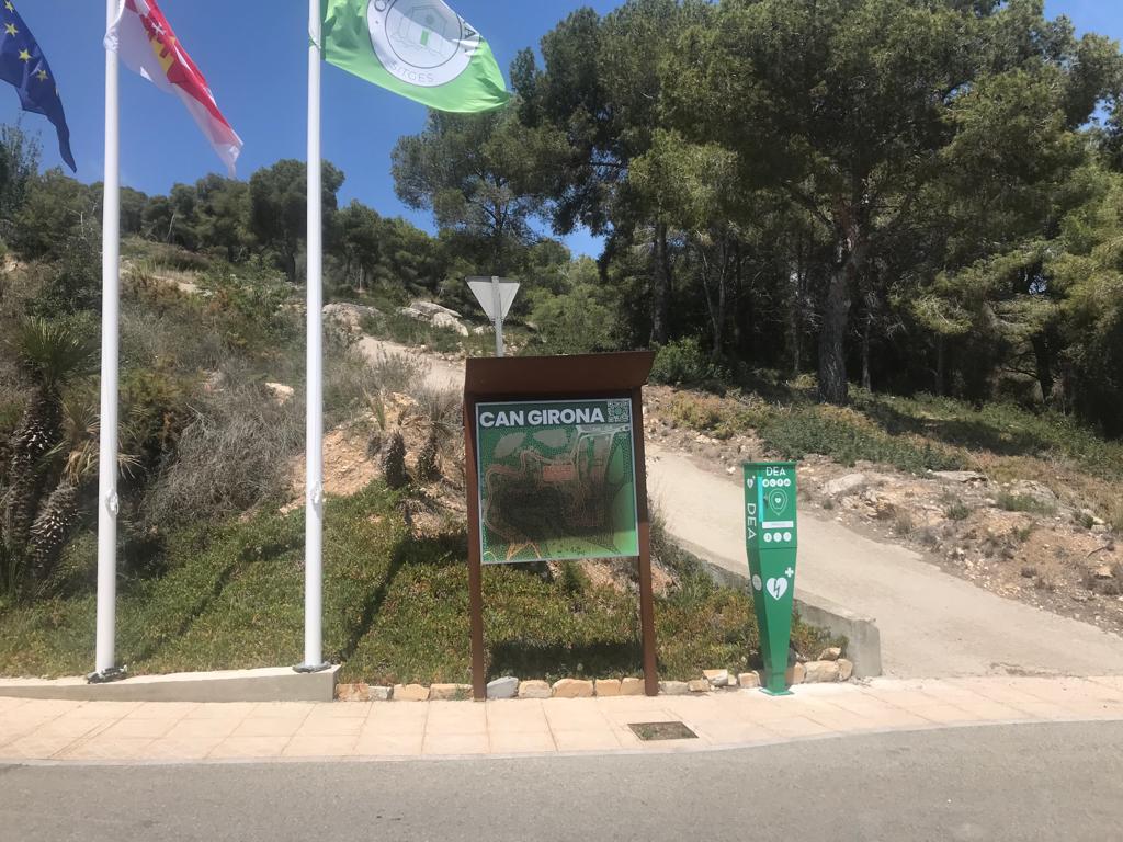 AjSitges's tweet photo. 📓 L’Ajuntament de Sitges amplia les formacions gratuïtes per explicar el funcionament dels desfibril·ladors.

👉 https://t.co/cJF52LPruy https://t.co/ZuTzp51Wjr