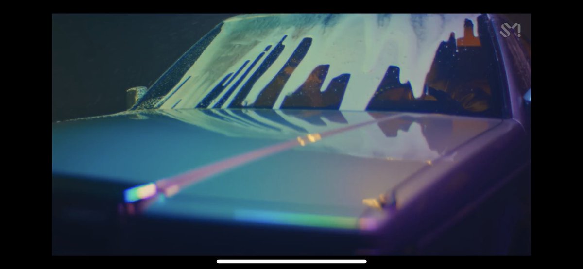 THE GIRL IN THE FUCKING CAR. THE CHAMPAGNE ALL OVER. EXO KNOWS THE FUCK THEY WERE DOING. THIS SONG IS SO FUCKING HOT