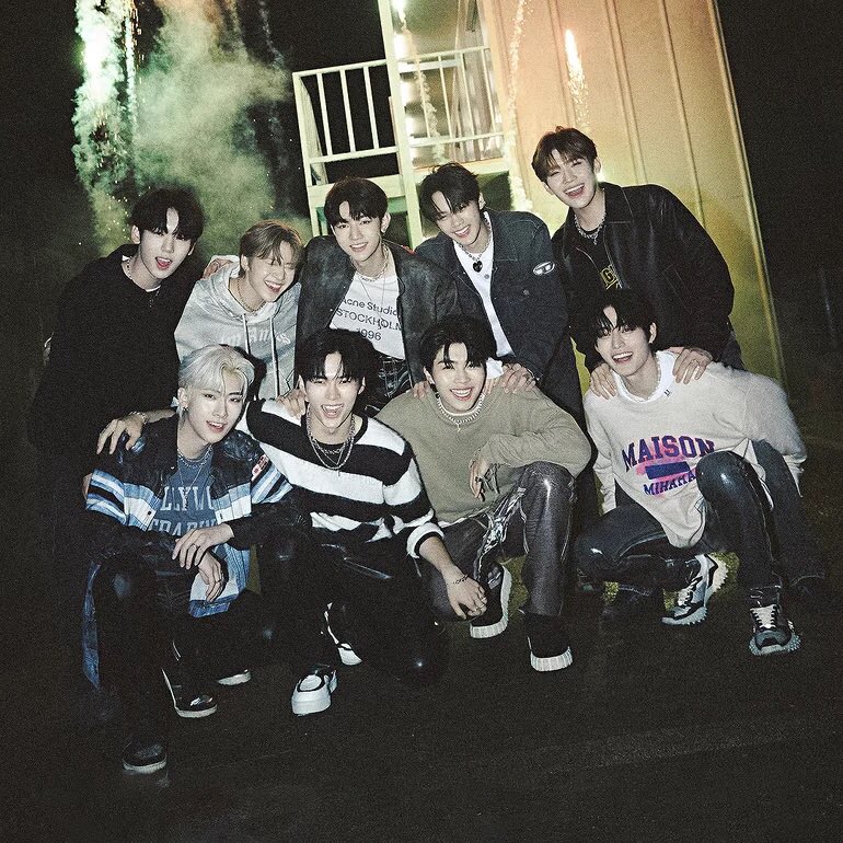 Kpop Charts (@kchartsmaster) on Twitter photo “YOUTH IN THE SHADE” by <a href="/ZB1_official/">ZEROBASEONE</a> breaks the record for the highest 1st day/week of sales by a Idol Group debut album on Hanteo history (973,522 copies). “YOUTH IN THE SHADE” by <a href="/ZB1_official/">ZEROBASEONE</a> breaks the record for the highest 1st day/week of sales by a Idol Group debut album on Hanteo history (973,522 copies).