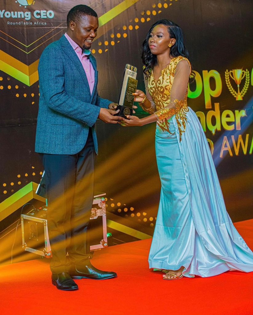 JshFarm's tweet photo. SHE WON 🥇20Nov2022 a history was made, here’s her with the CEO @MalemboLE We’re honored 🙏
The best YOUNG CEO UNDER 30 OF THE YEAR 2022-2023 @husna_saidy 
Thanks to our amazing team and customers for making this happen we promise to keep the best possible 🔐 https://t.co/tTSCNzjdW1