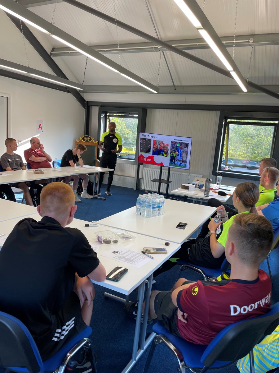 WiltsFAYC's tweet photo. On Friday evening we ran an event for aspiring young referees who are looking to take the next step in their career!🙌
We were delighted to be joined by @FA_PGMOL Wiltshire based referee Sam Allison who spoke about his progression to SG2!⚽️ https://t.co/2YUTkmB8qv