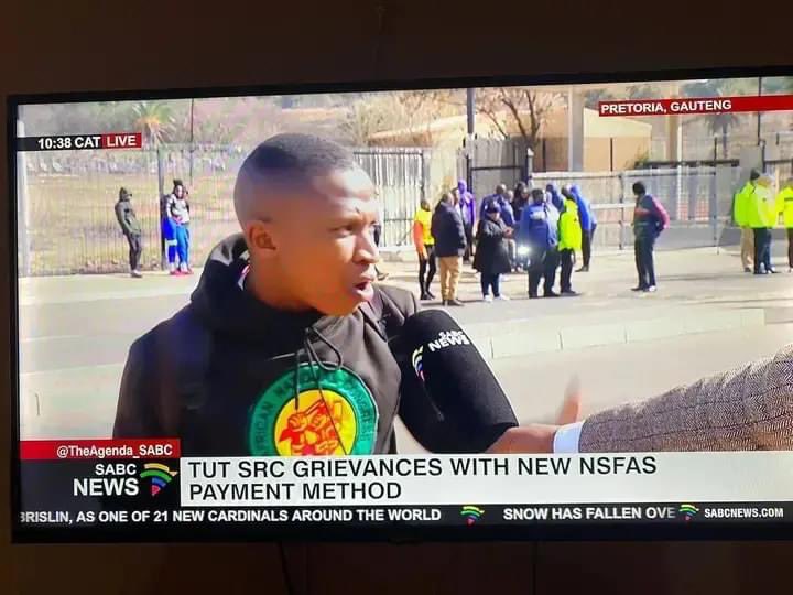 All universities should unite under one banner and reject this bogus arrangement of direct payment being enforced by <a href="/DrBladeNzimande/">Prof Blade Nzimande</a> &amp; <a href="/myNSFAS/">NSFAS</a>. These companies are here to scam student allowances. #DownWithDirectPayment #SausMustFall . <a href="/Newzroom405/">Newzroom Afrika</a> @AsiveDlanjwa <a href="/MnrSezoe/">William Sezoe</a>
