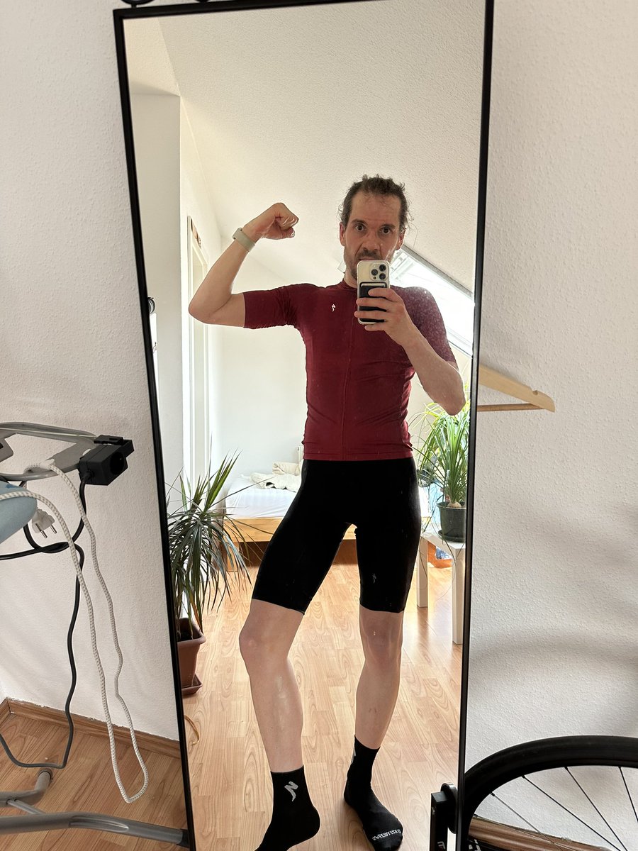 realbookofbenj's tweet photo. From the view from my apartment to the tower.
#cycling #roadbike #iamspecialized #sporty #sunday #sabbath #selfie #feldberg #ffm https://t.co/GH5lE6wm1i