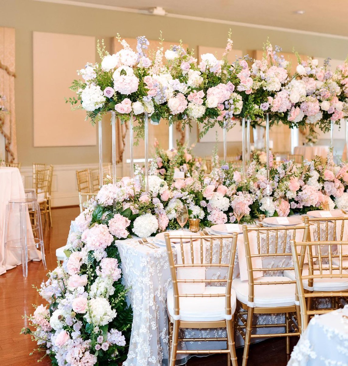 Silks A Bloom will consult with you and design bouquets and floral displays that evoke your style, and we will always consider your budget when making suggestions and recommendations.